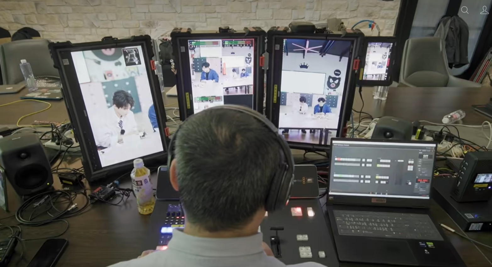 Live broadcast control console