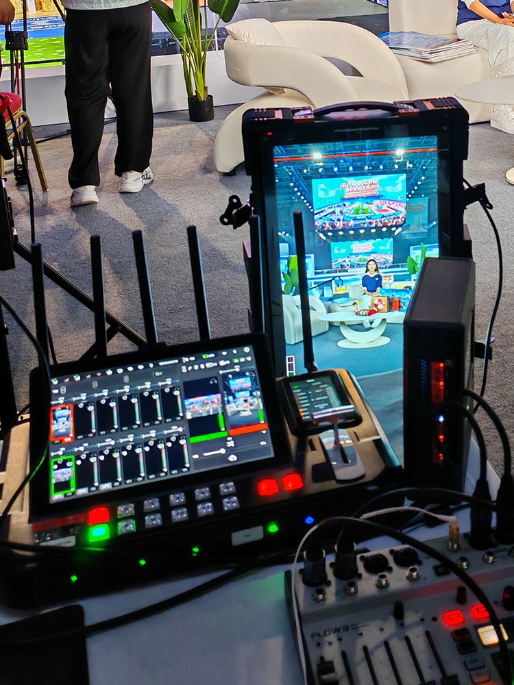 R20 live streaming equipment control console, close-up of the vertical screen